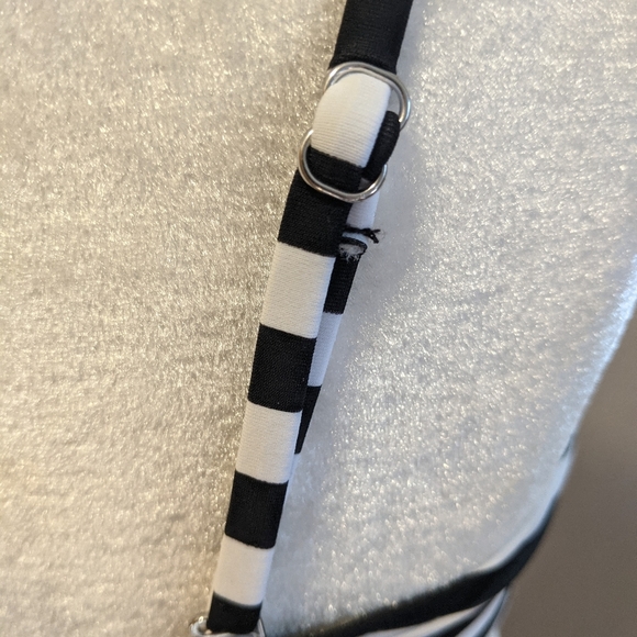 New Cocoship Convertible Black And White Striped Bikini Swim Top Size Small - Picture 6 of 8
